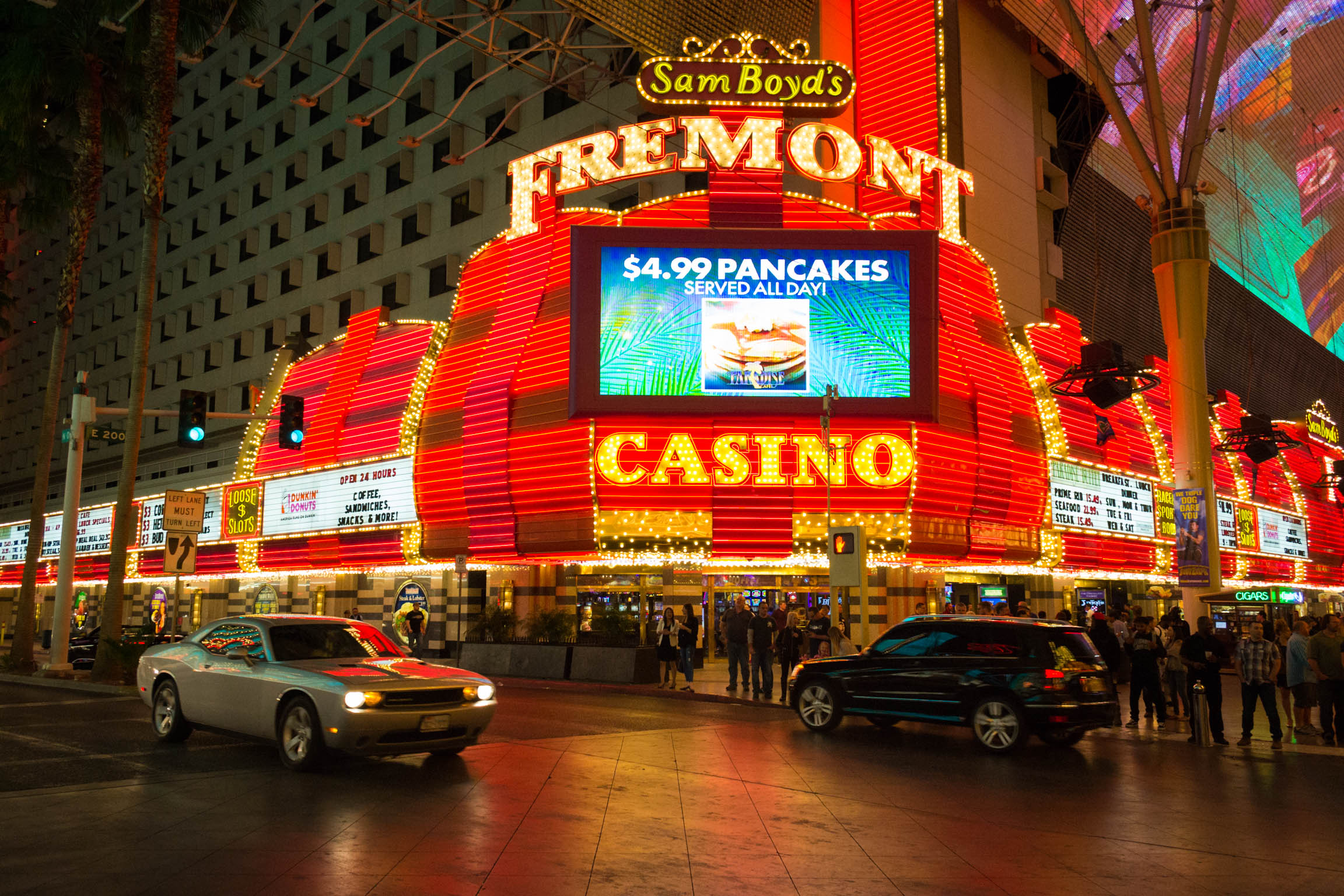 Toujours plus de néons pour les enseignes des casinos