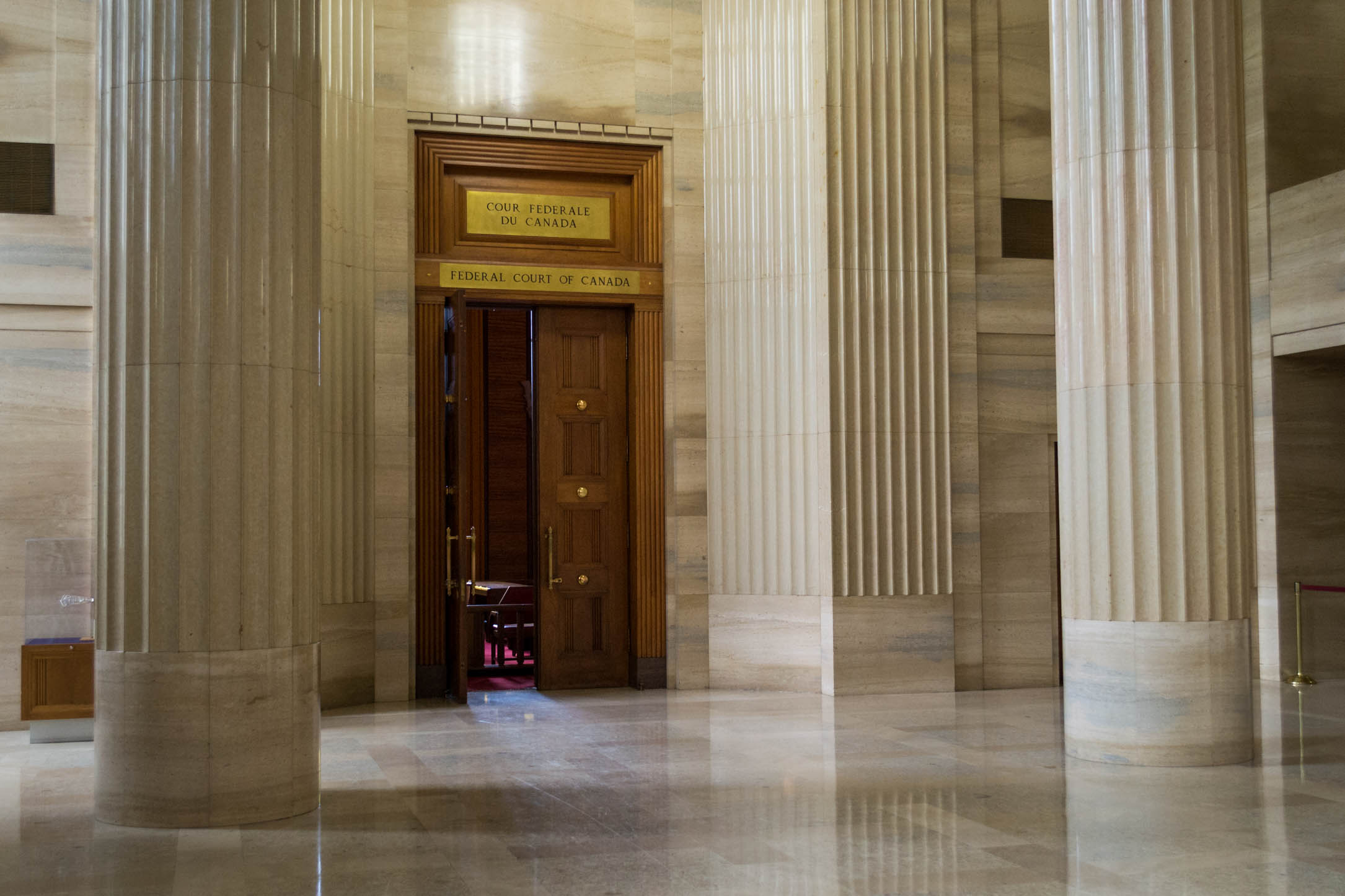 A l'intérieur du bâtiment contenant la Cour Suprême